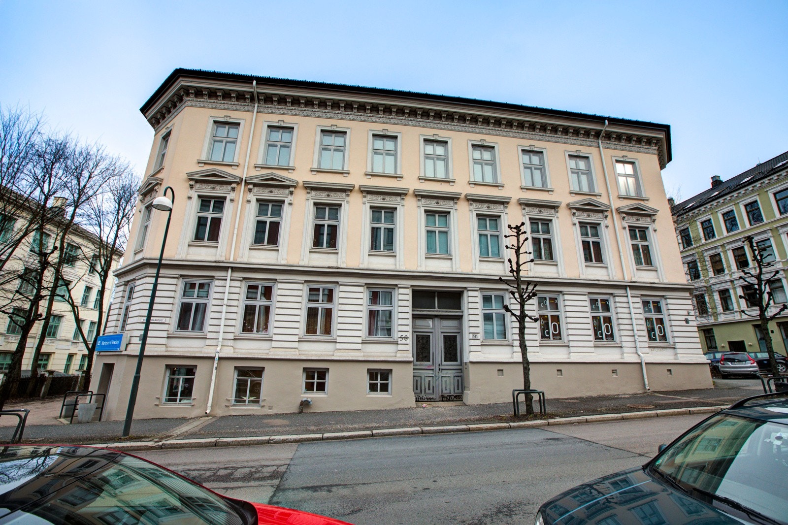 Gården har en sentrumsnær beliggenhet. Det tar ca 12 minutter å gå til Bjørvika. Galleribilde