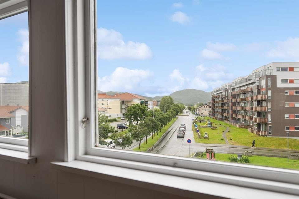 Utsikt mot Rønvikfjellet Galleribilde