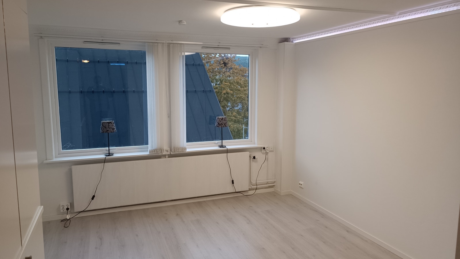 Stue mot vinduer Galleribilde