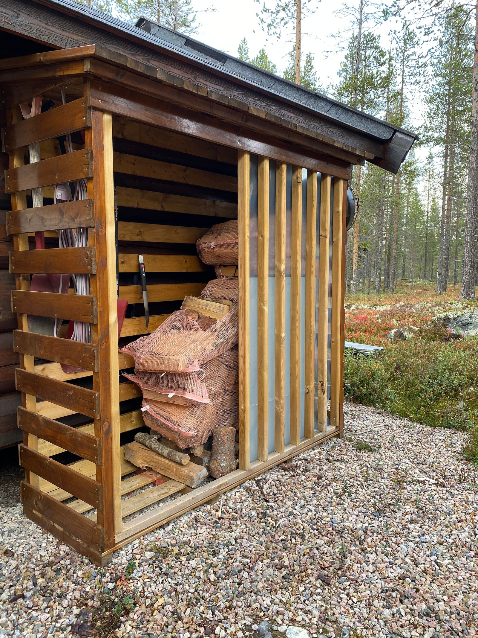 Liten vedbod Galleribilde