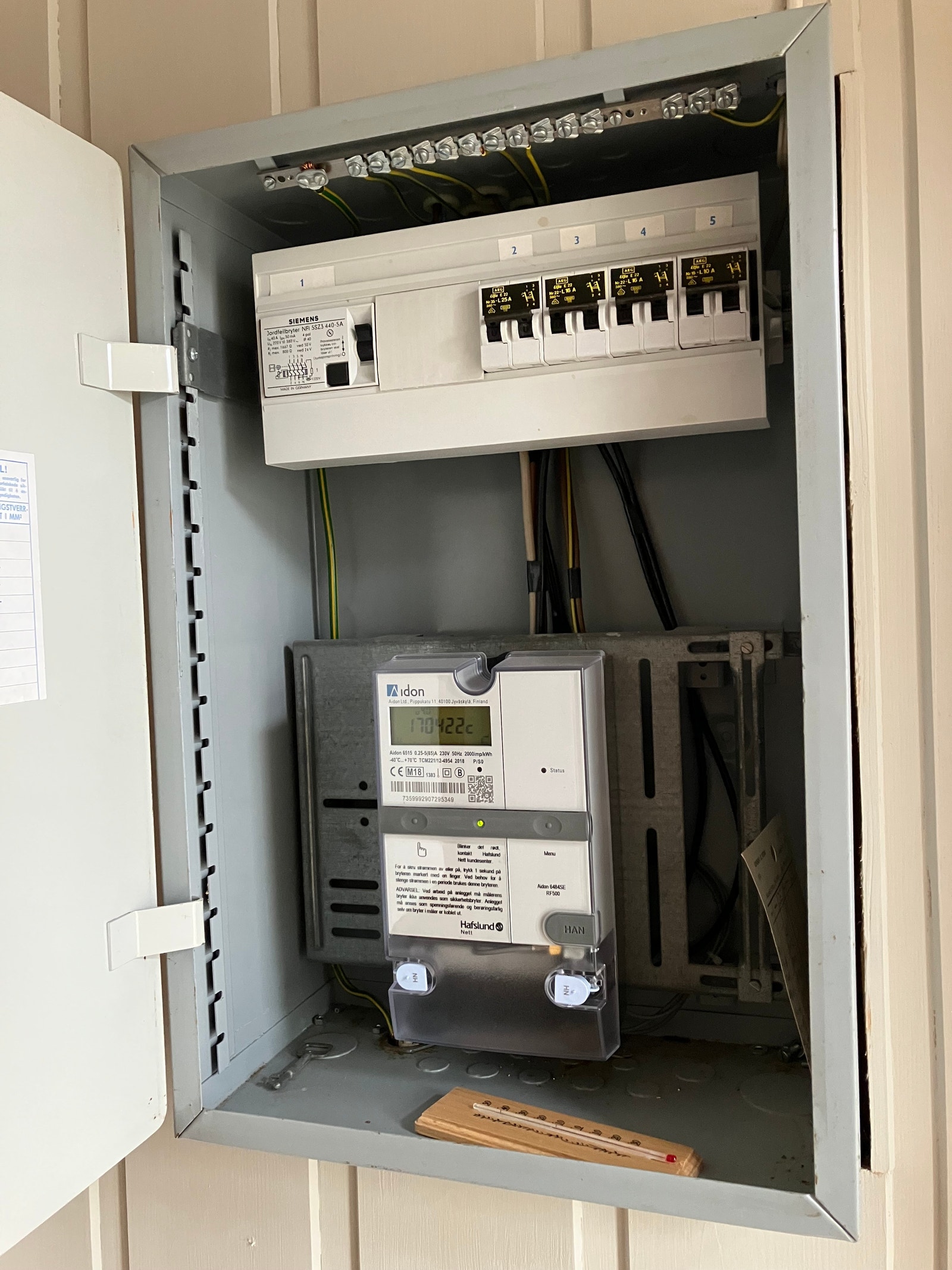 Sikringsskap og egen teller Galleribilde