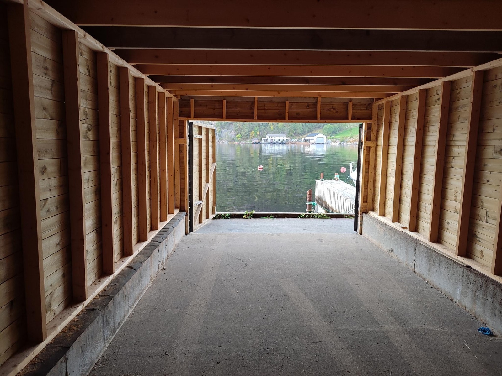 Innside av naustet 1. etg. Galleribilde