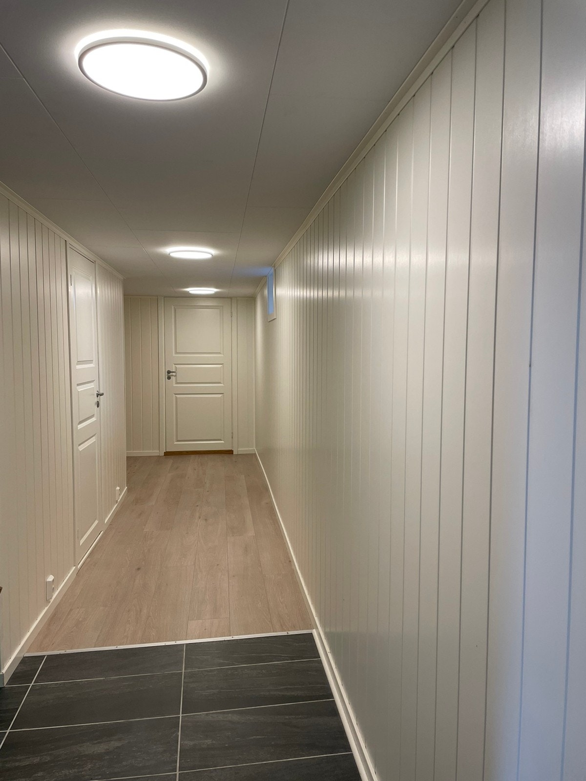Fra yttergangen mot badet og stue/kjøkken Galleribilde