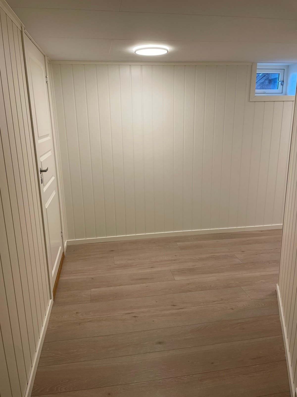 Videre gang til yttergangen og badet Galleribilde
