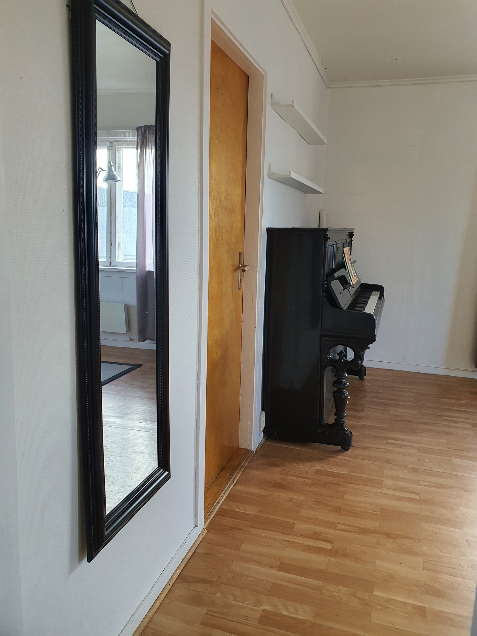 Stue 1. Etg. Piano medfølger. Galleribilde
