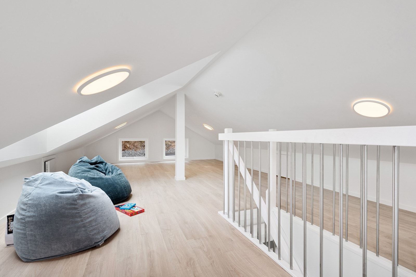 Flott areal som barna kan boltre seg på, evt lage en liten arbeidsplass. Galleribilde