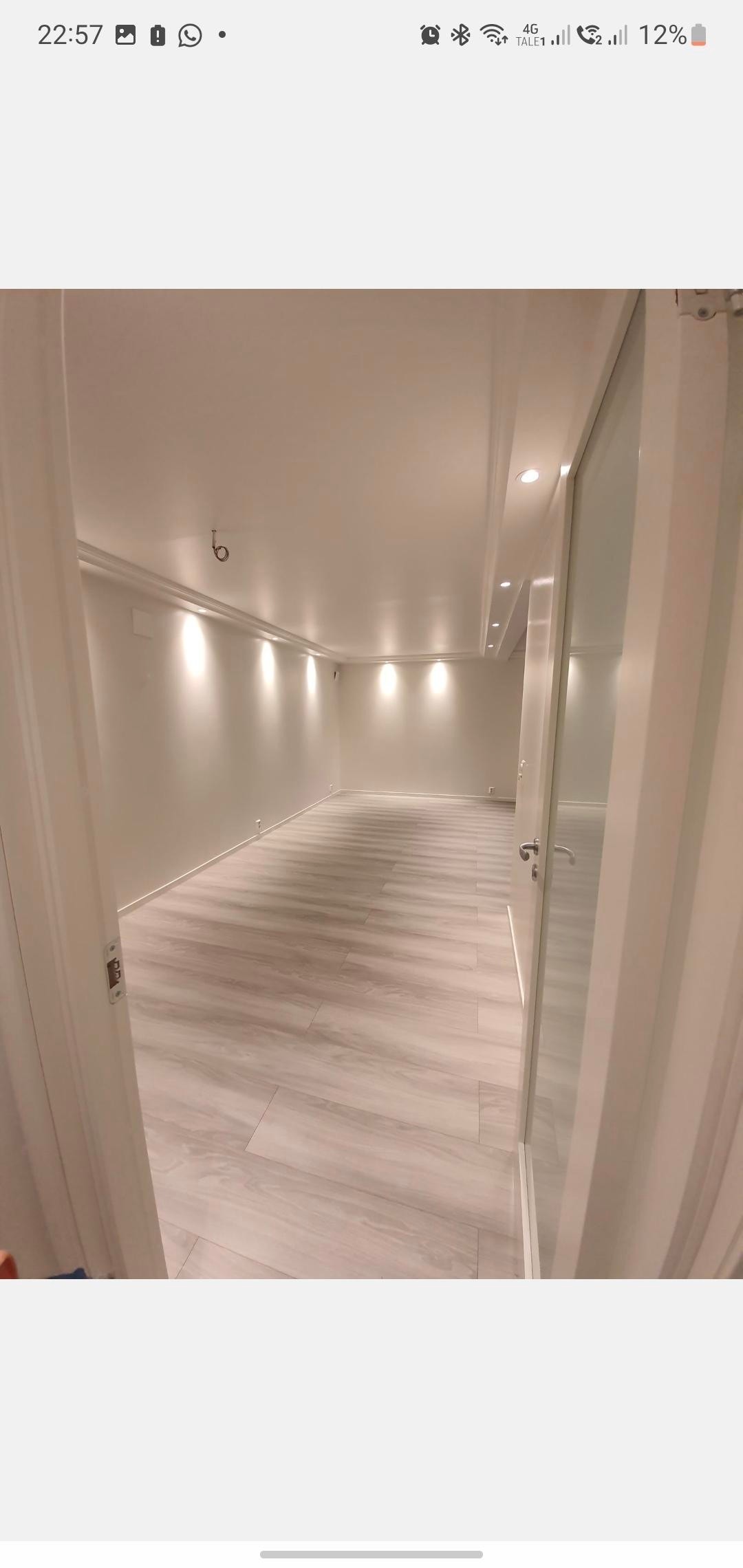 Umøblert Galleribilde