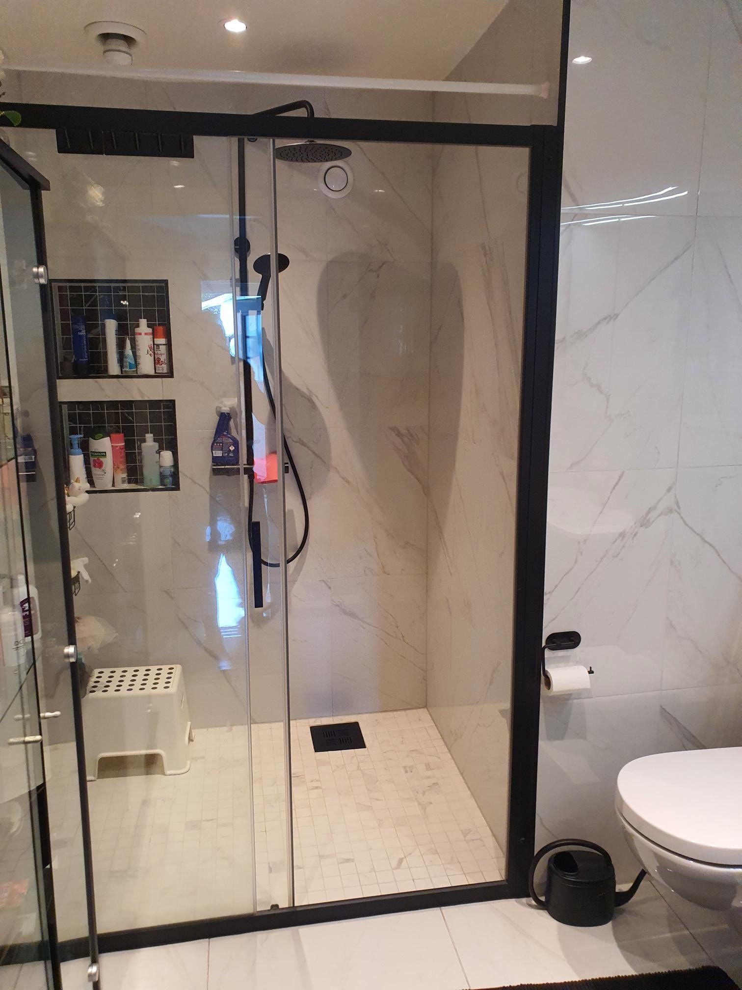 Dusj nisje, med glass skyvedør Galleribilde