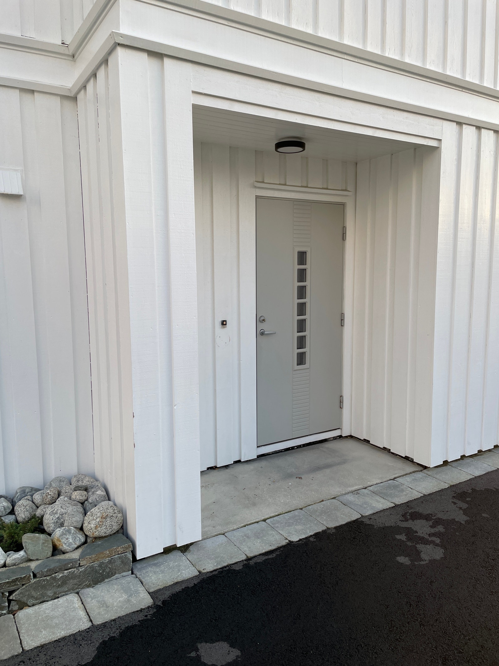 Inngangsparti, egen inngang. Galleribilde