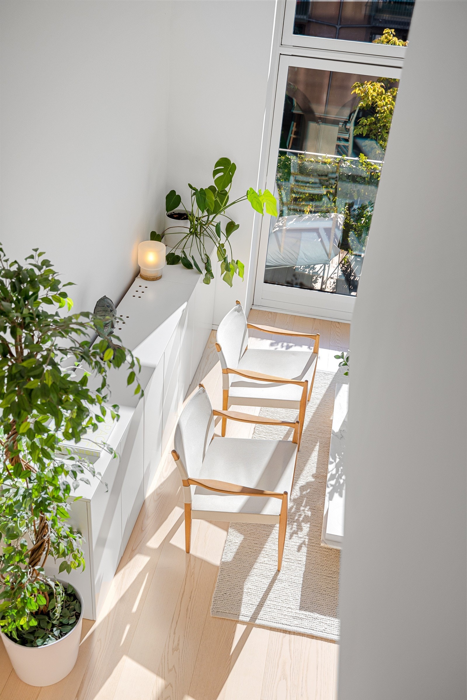 Fotokredit Privatmegleren Stue sett fra mezzanine Galleribilde