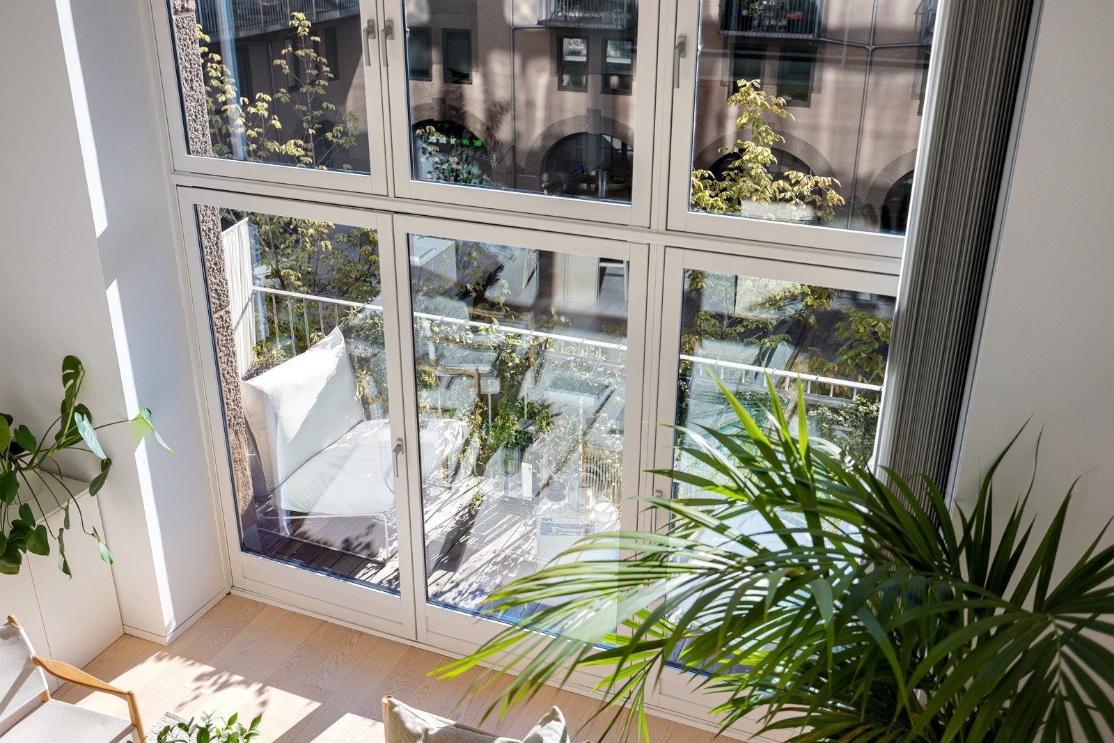 Fotokredit Privatmegleren Innsynsskjerming langs hele vindusflaten Galleribilde
