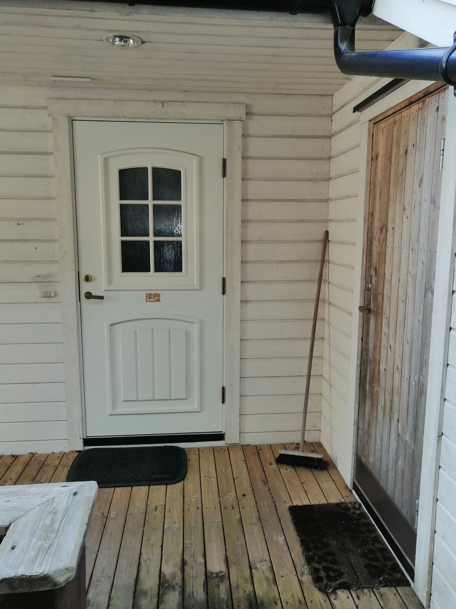 Inngang bak huset Galleribilde