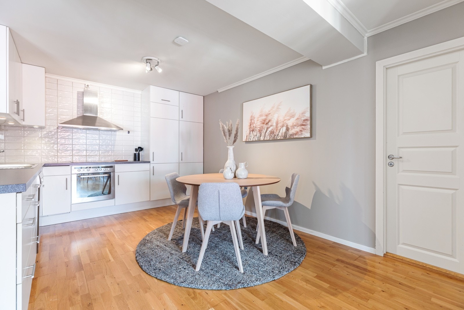 Kjøkken med plass til spisestue Galleribilde