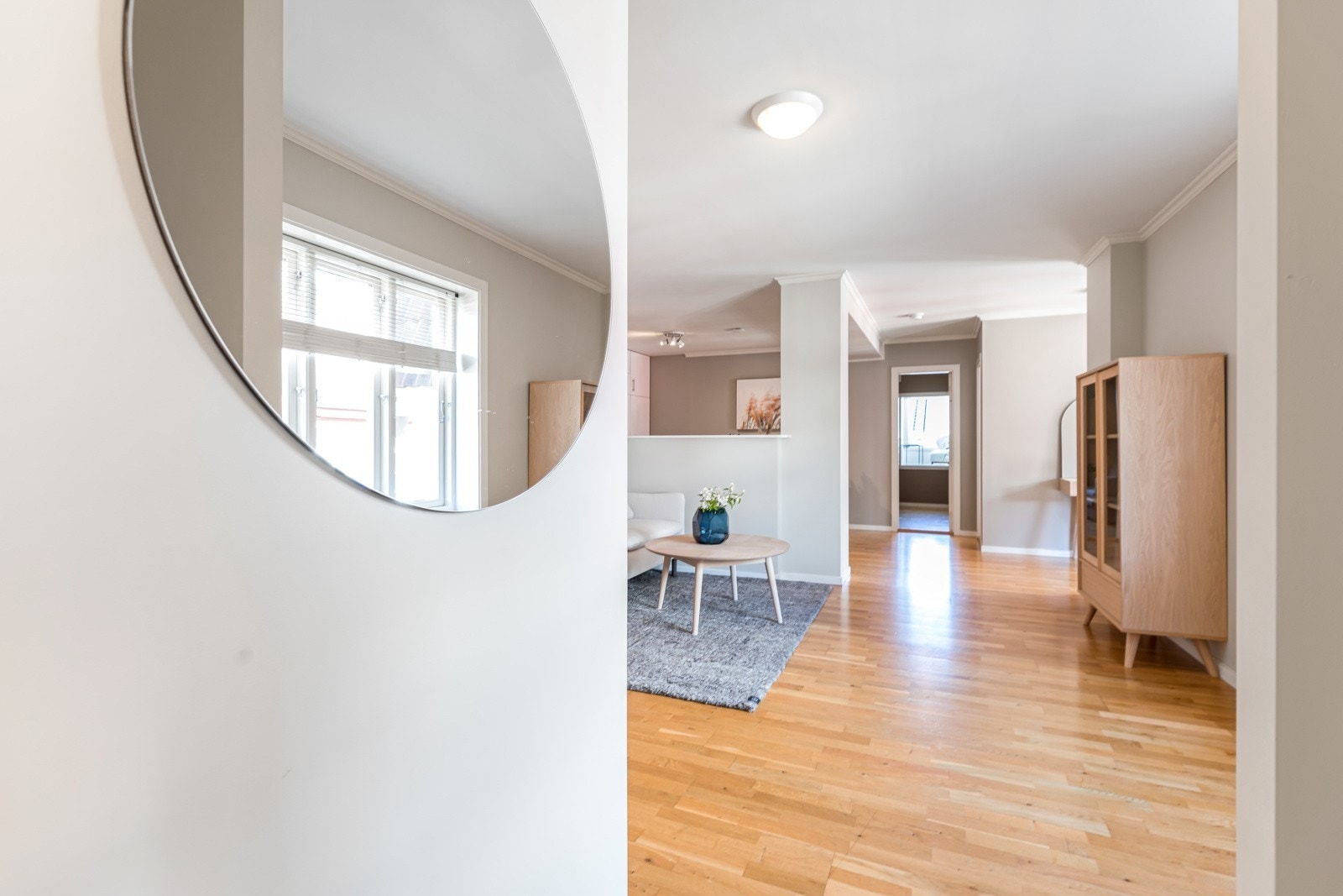 Fra gang inn mot stue/kjøkken Galleribilde