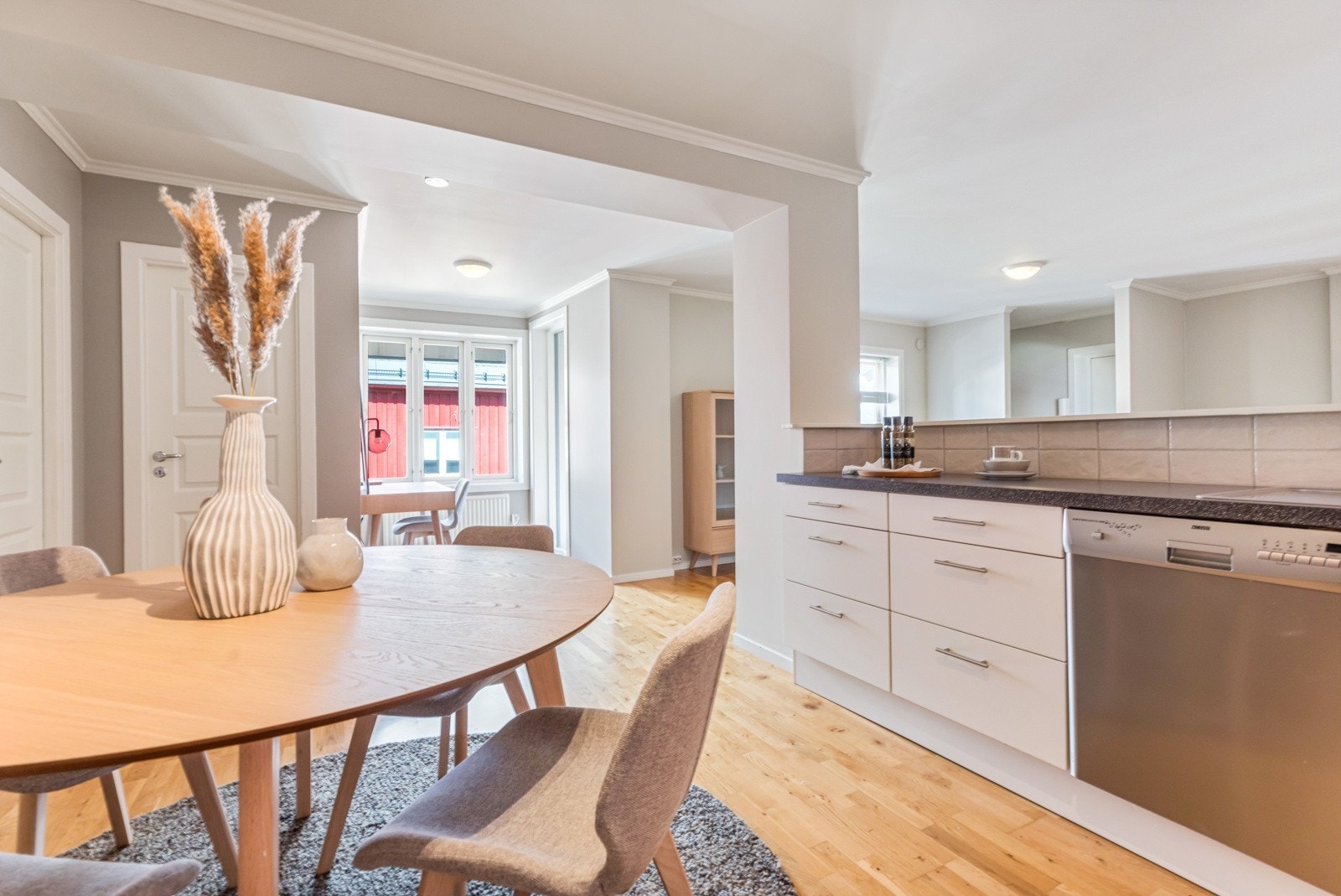 Kjøkken ut mot stuen Galleribilde