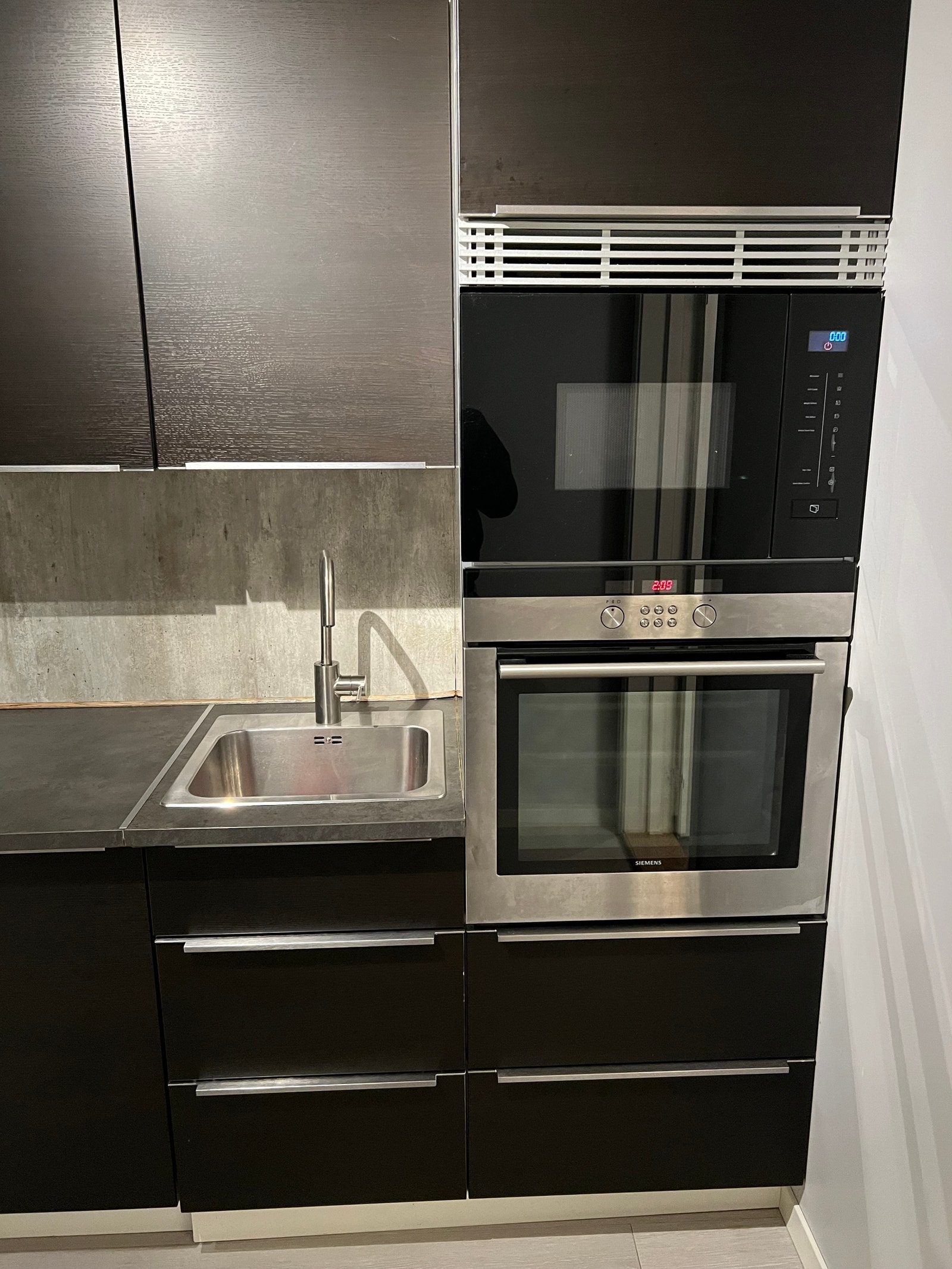 Stekeovn og mikrobølgeovn Galleribilde