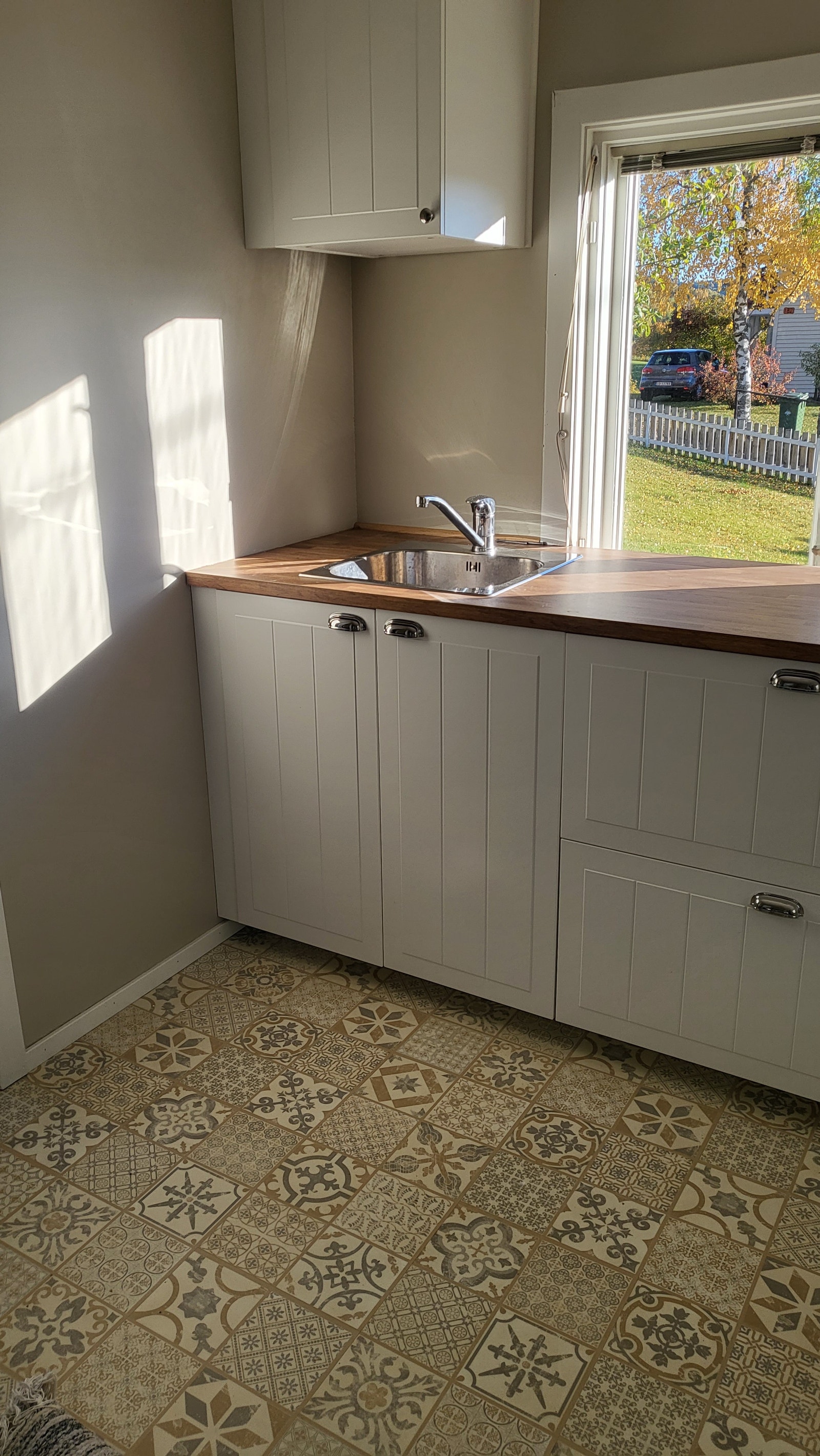 Kjøkken med tarkett vinylgulv fra 2022 Galleribilde