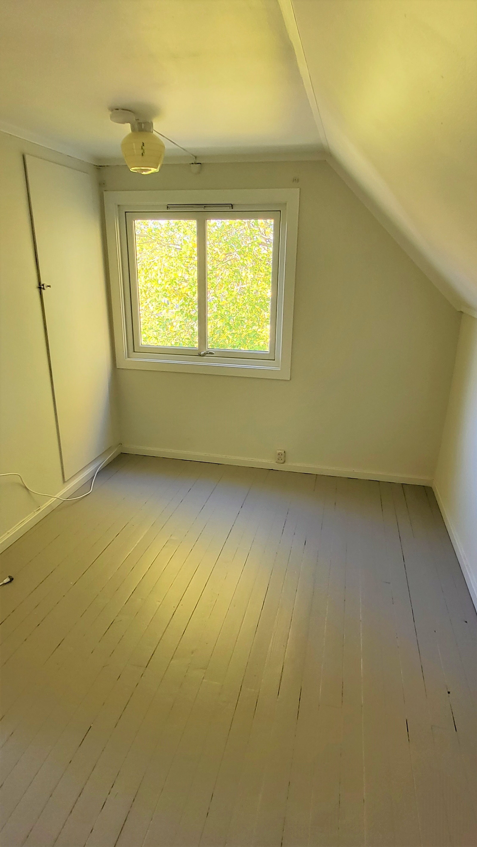 Soverom 2 (har samme farge som hovedsoverom men litt dårlig lys på bildet) Galleribilde