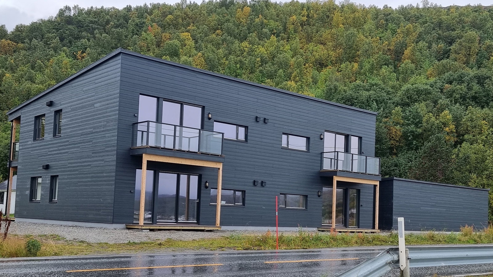 Innflyttingsklar firemannsbolig med flott utsikt Galleribilde