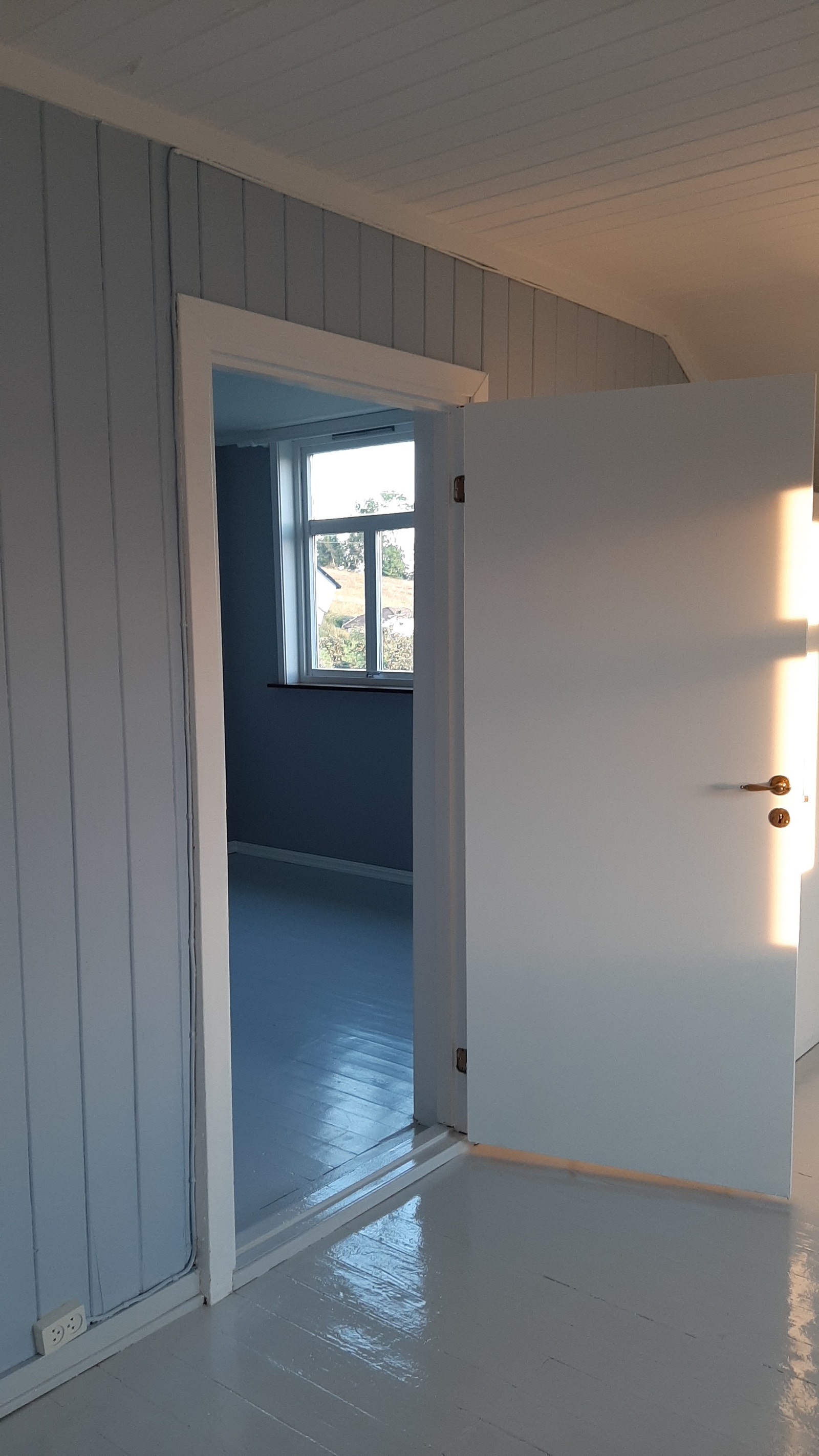 Fra 1. soverom og inn til stua Galleribilde