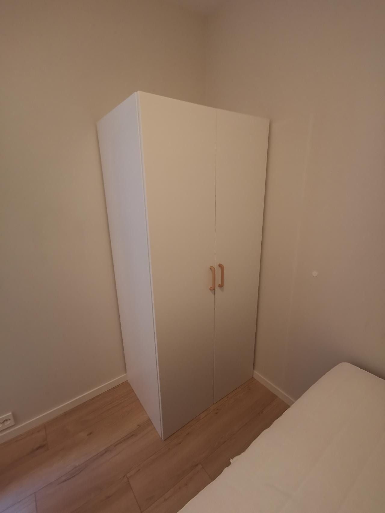 Garderobeskap (2stk) medfølger Galleribilde