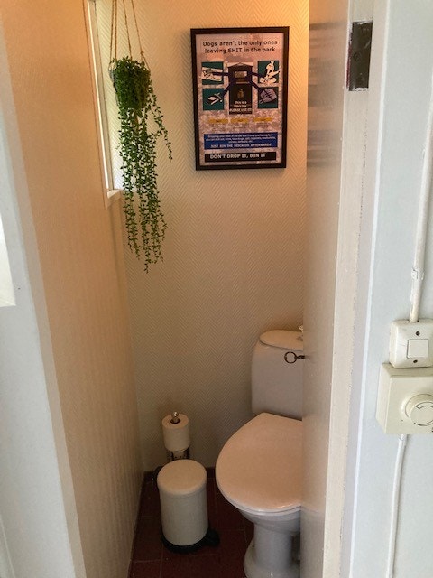 Gang, toalett med servant. Galleribilde