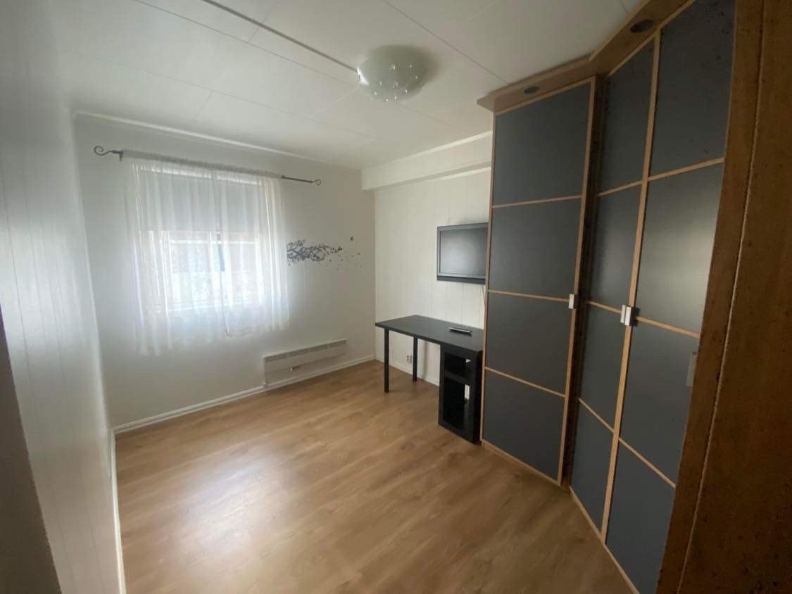 Soverom 2 med skap Galleribilde