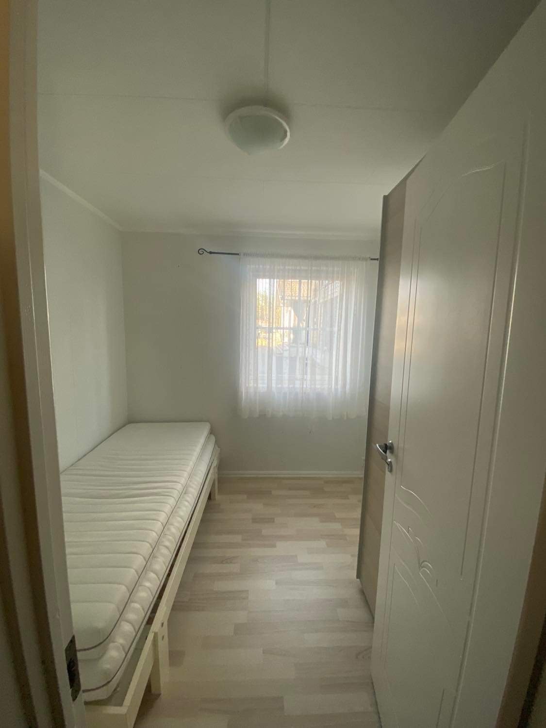 Soverom 1 med skap Galleribilde