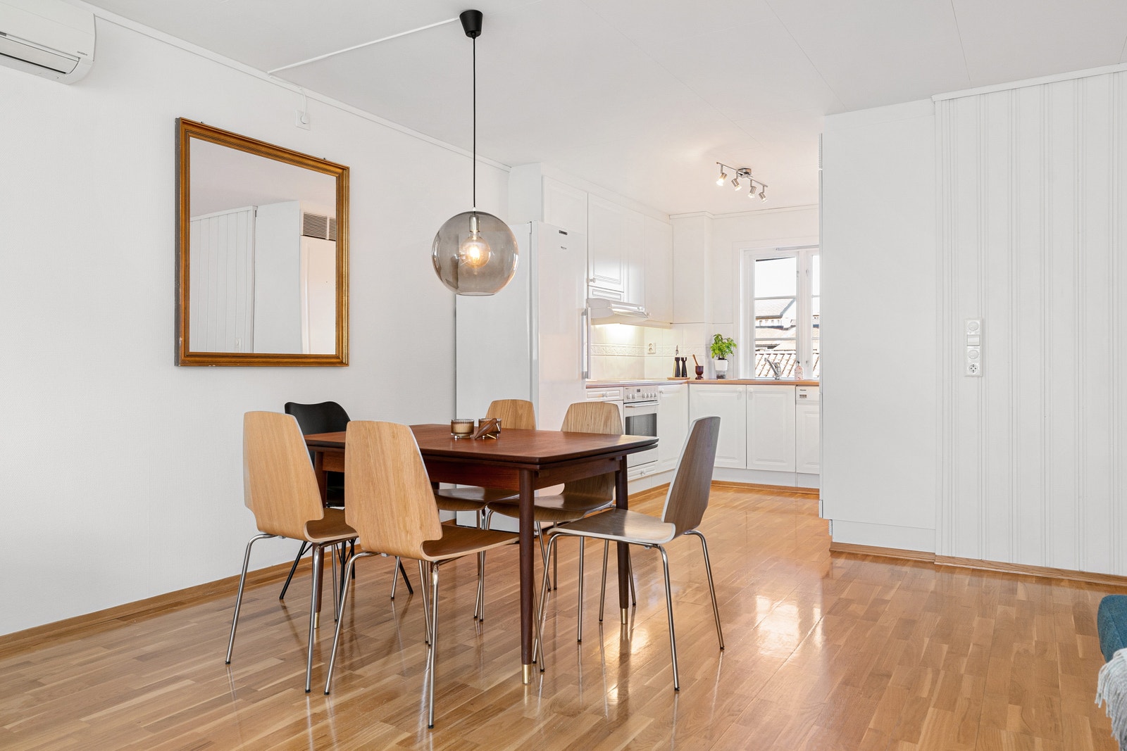 Åpen planløsning stue og kjøkken Galleribilde