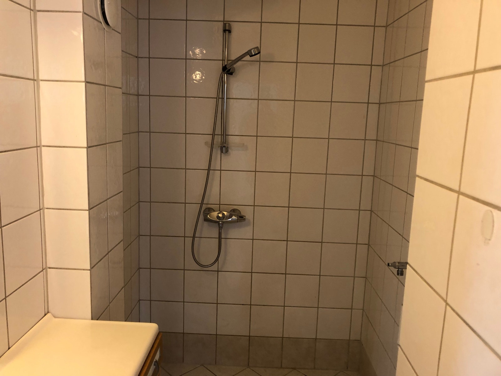 Bad med opplegg til vaskemaskin Galleribilde