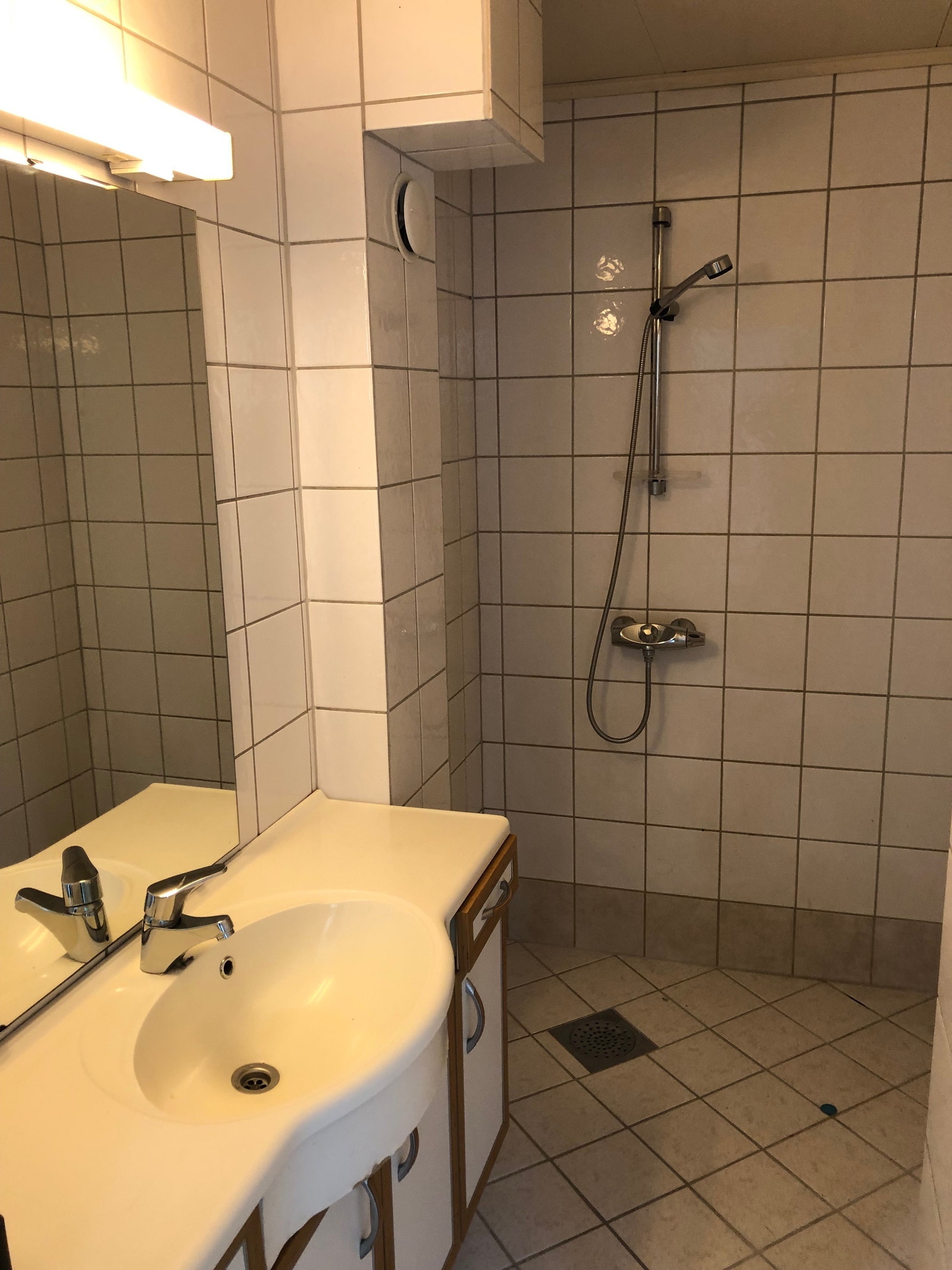 Bad med opplegg til vaskemaskin Galleribilde