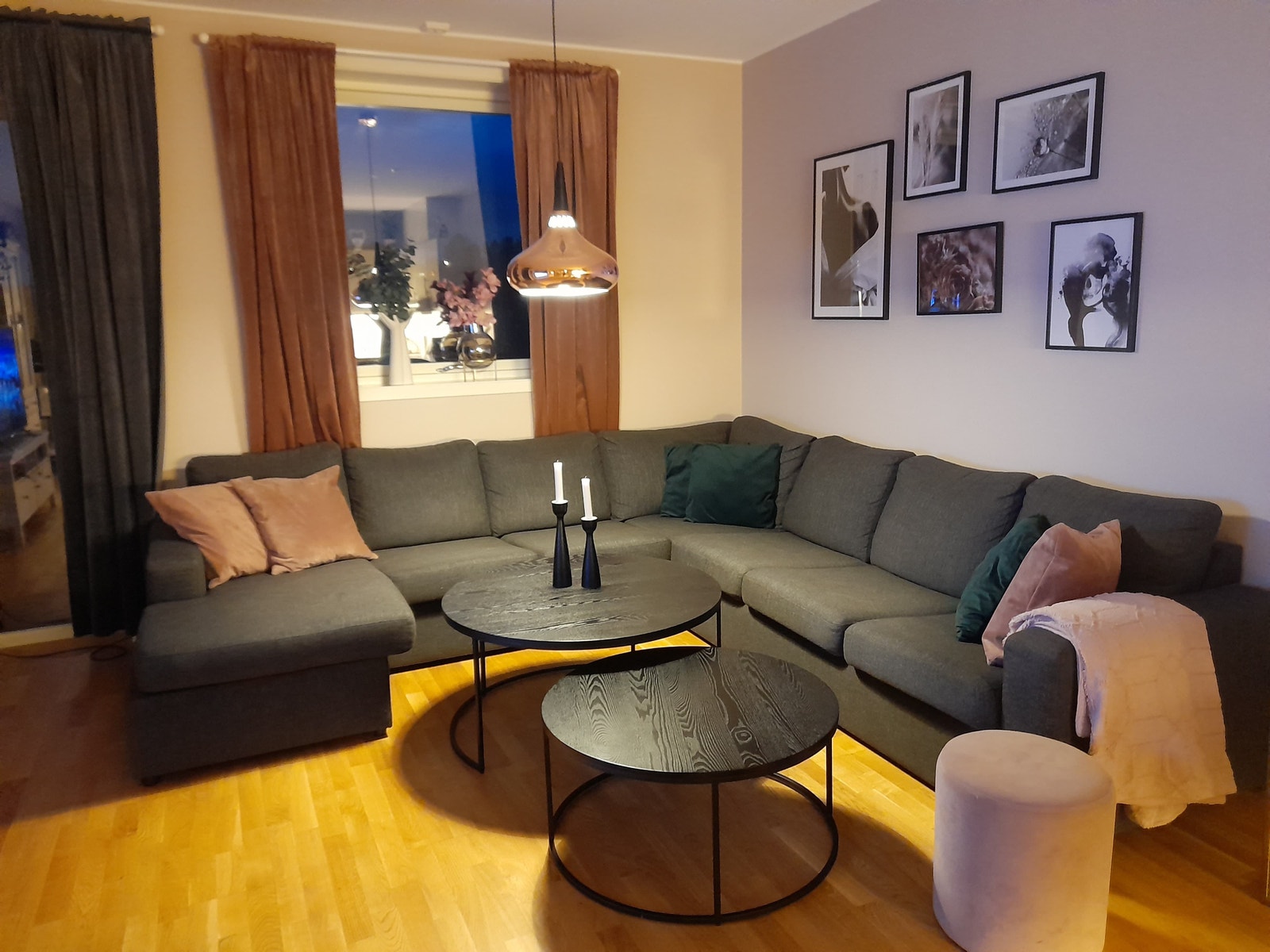 Stor og romslig stue Galleribilde