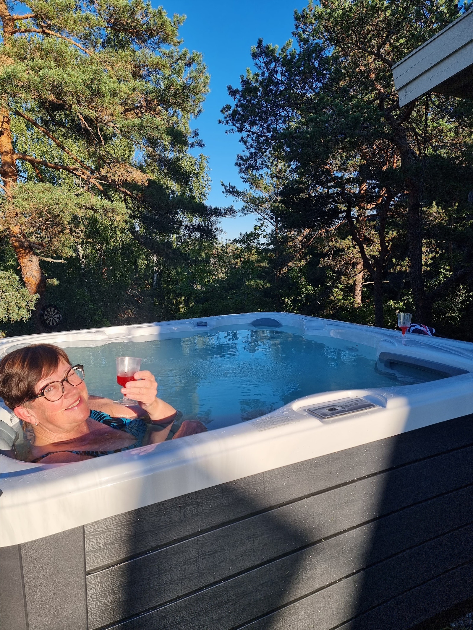 Nytt spa-bad 2022 for 7 personer usjenert plassert. Galleribilde