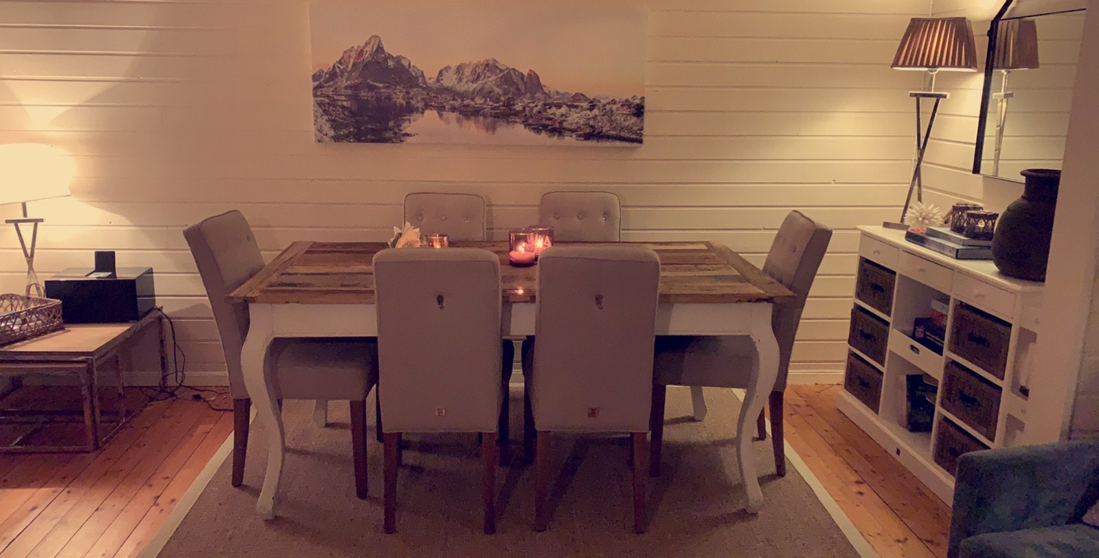 Spisebord i stuen Galleribilde