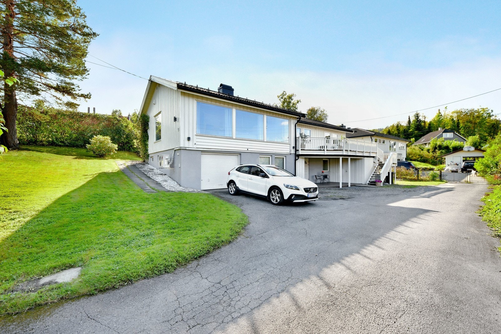 Parkering utenfor inngangen Galleribilde