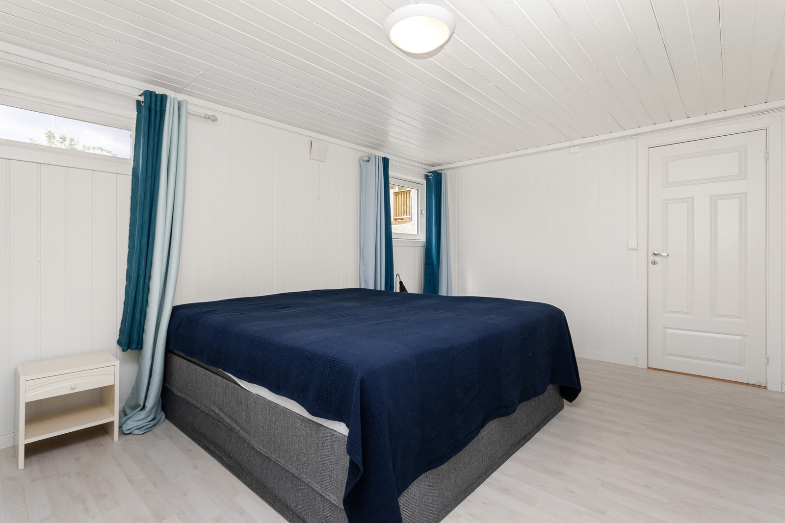 Leiligheten har ett stort soverom. Galleribilde