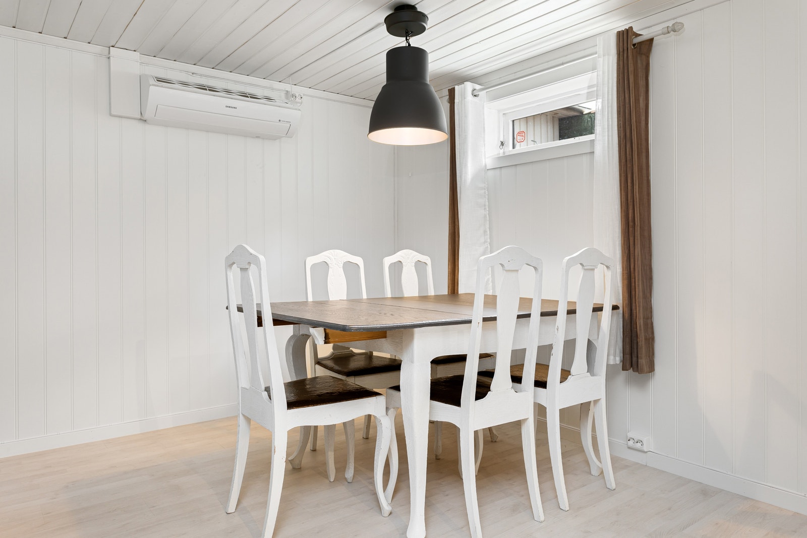 Plass til spisebord i stuen. Galleribilde