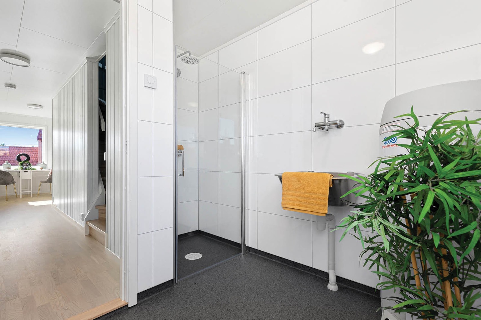 Vaskerom med dusjløsning Galleribilde