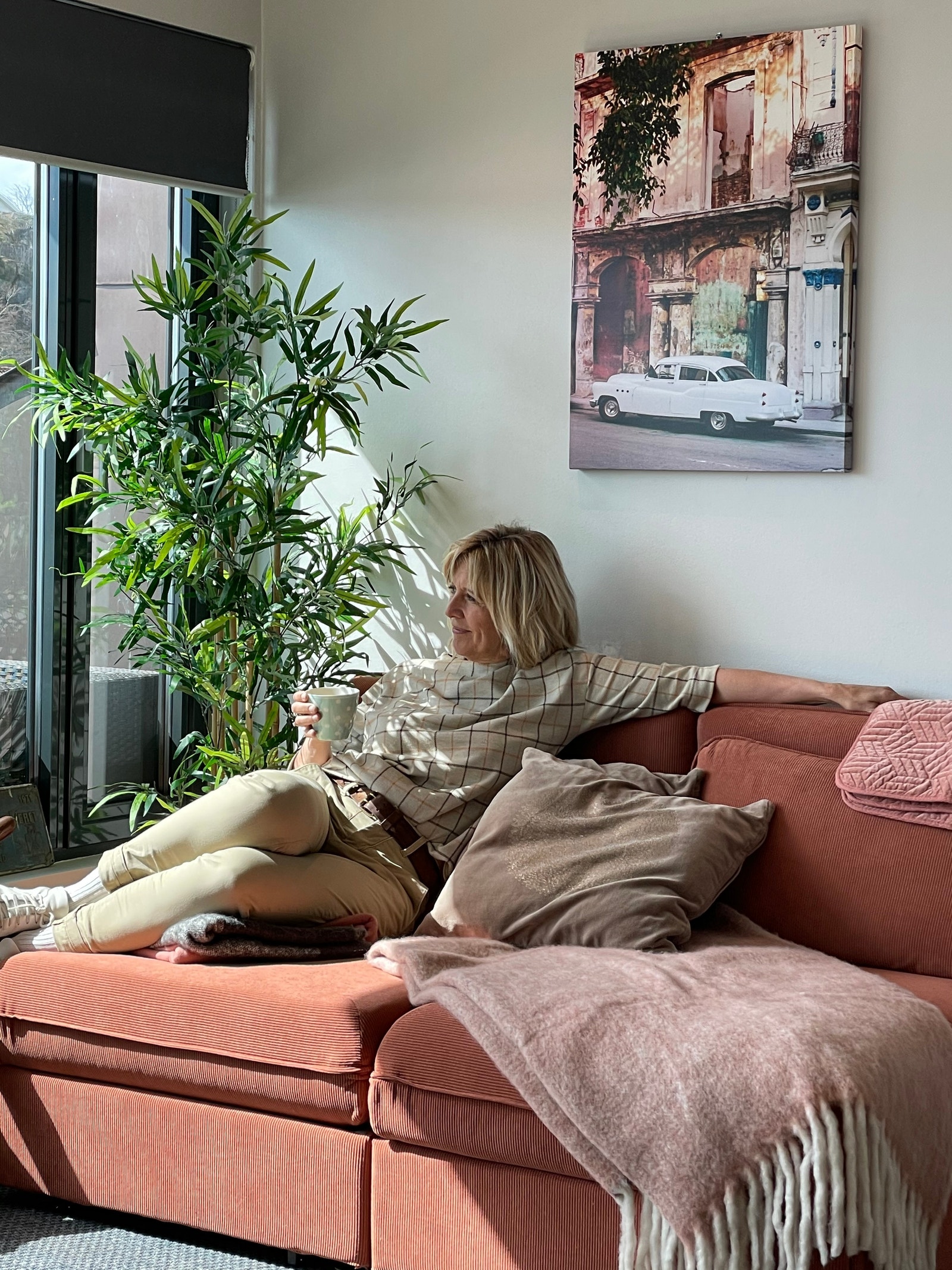 sofaen kan slås ut til seng Galleribilde