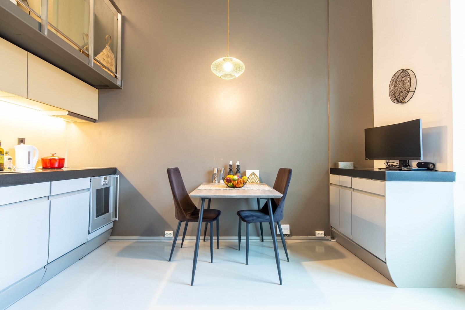 Spiseplass for 4 personer / Dining area for 4 Galleribilde