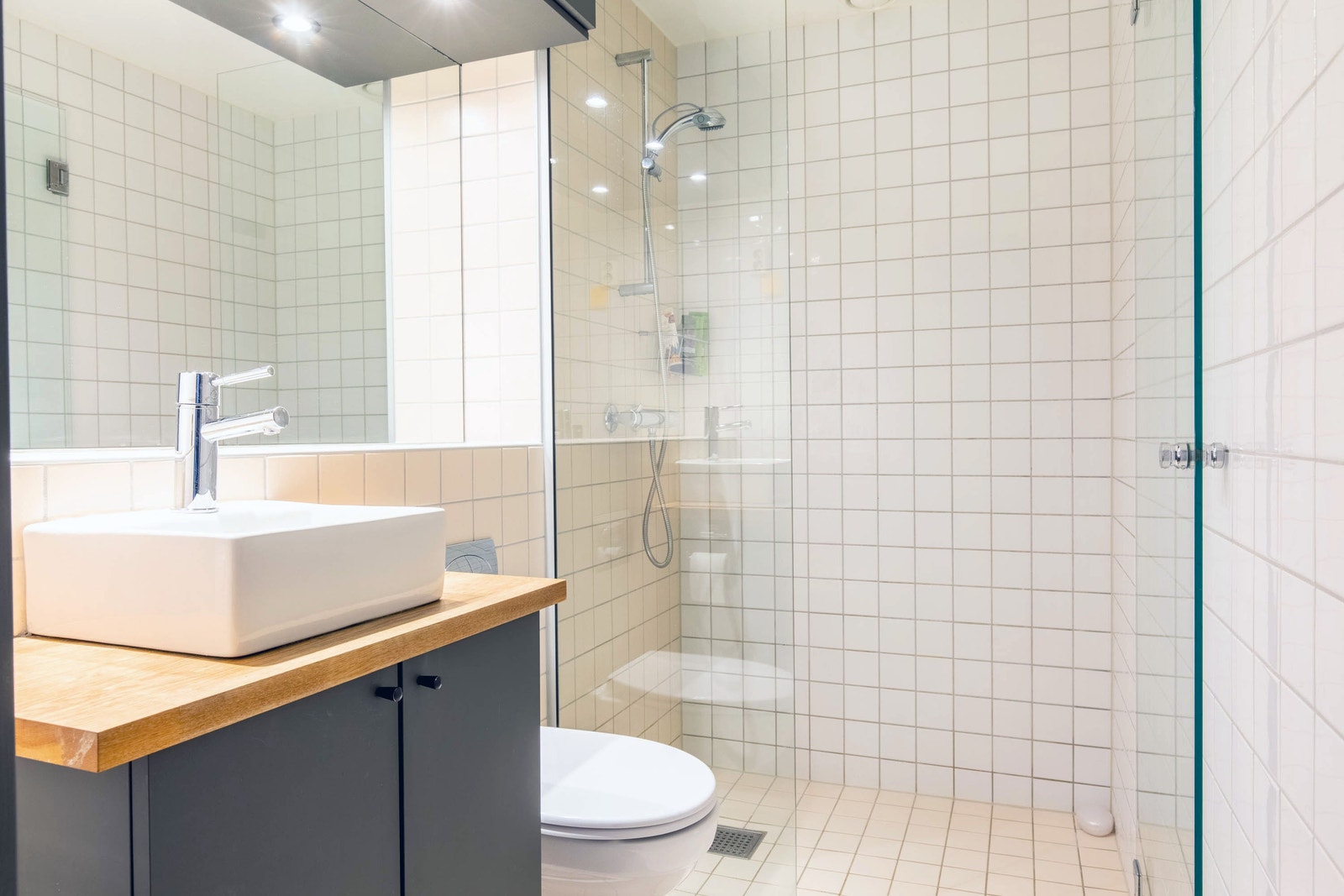 moderne baderomsløsning med gulvvarme/modern bath with floor heating Galleribilde