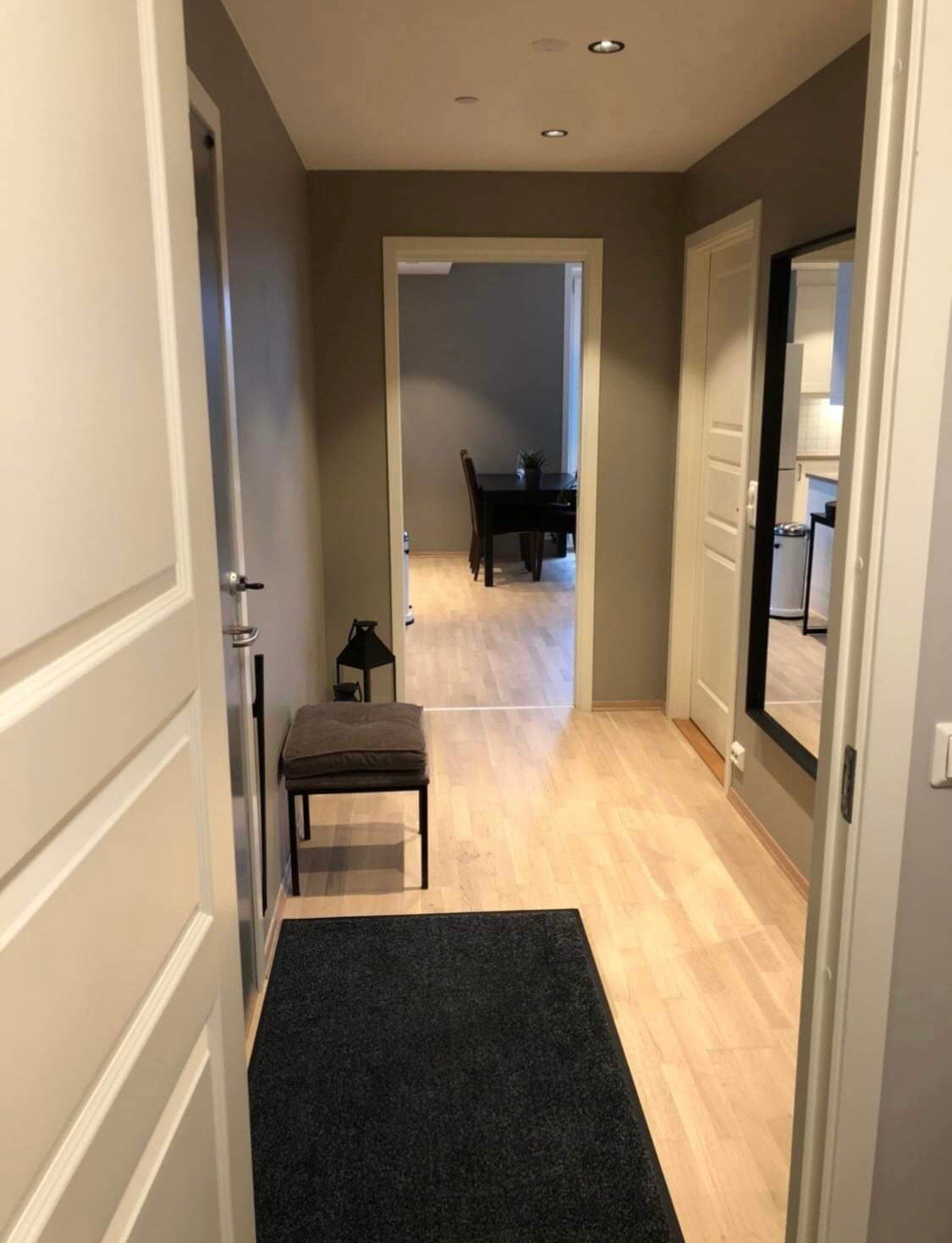 Møbler ikke med i leien Galleribilde