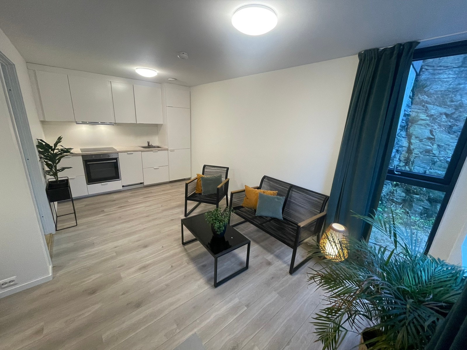 Kjøkken med integrerte hvitevarer. Galleribilde