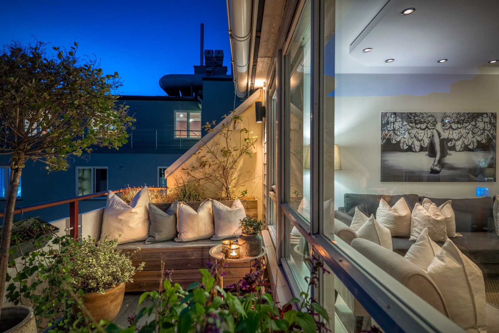 Balkongen vender inn mot bakgården. Galleribilde