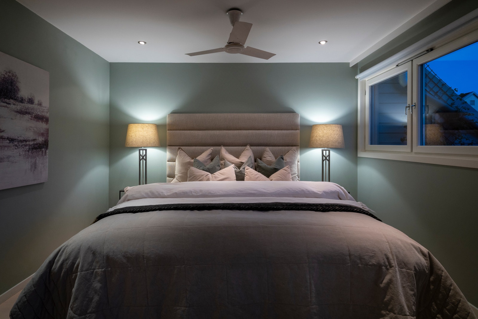 Soverom 1: Dette soverommet ligger vendt inn mot rolig bakgård. Galleribilde