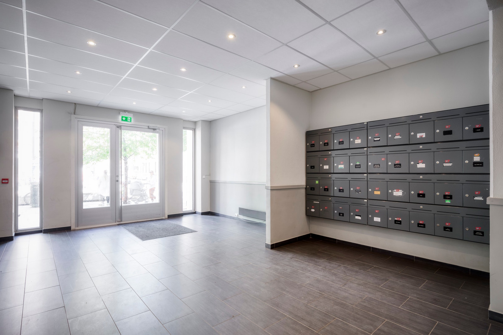 Pent inngangsparti og fellesarealer/oppgang - totalrenovert i 2015. Galleribilde