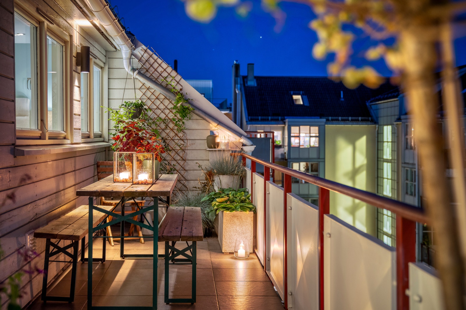 Her er det god plass til diverse utemøblement med både lounge, sittegruppe og planter. Galleribilde