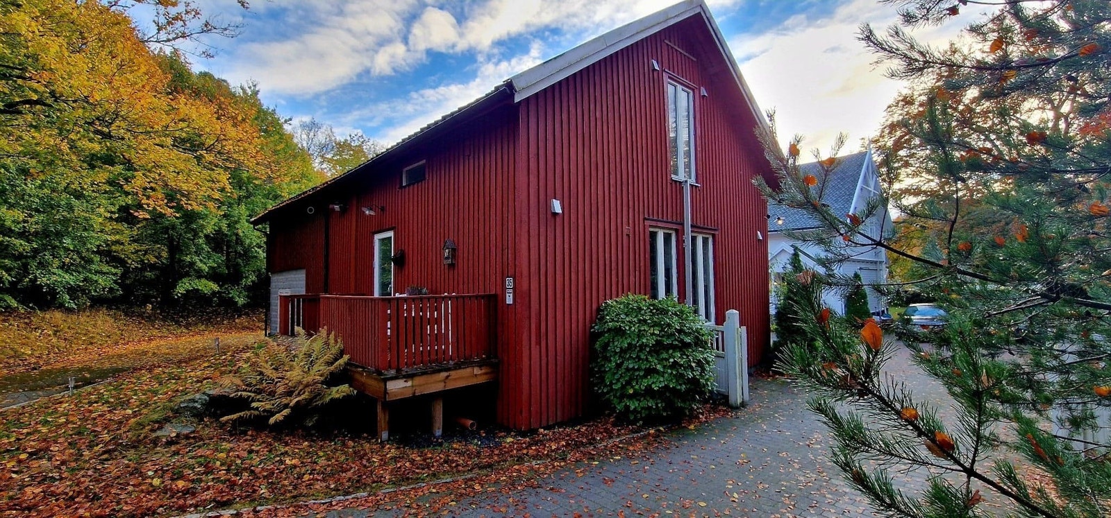 Rommene har store vinduer og rømningsveg i andre etasje. Galleribilde