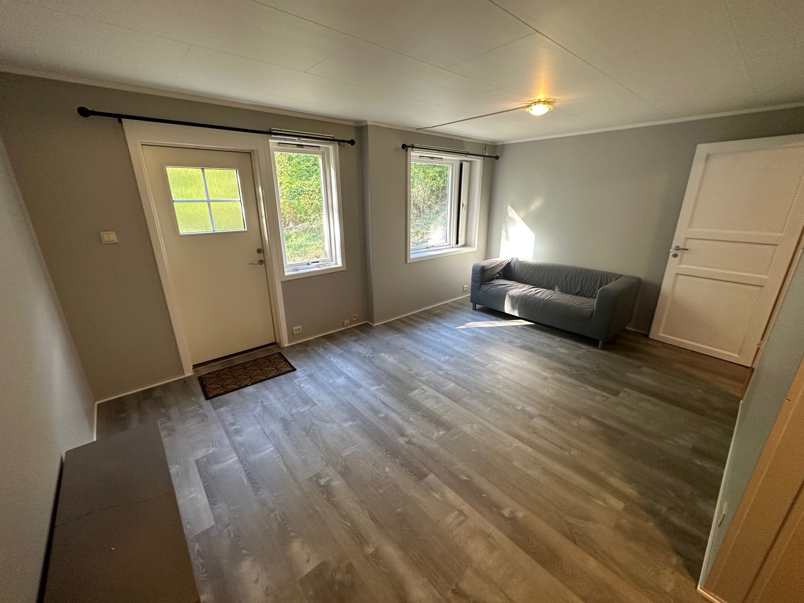 Inngang/stue fra kjøkken Galleribilde