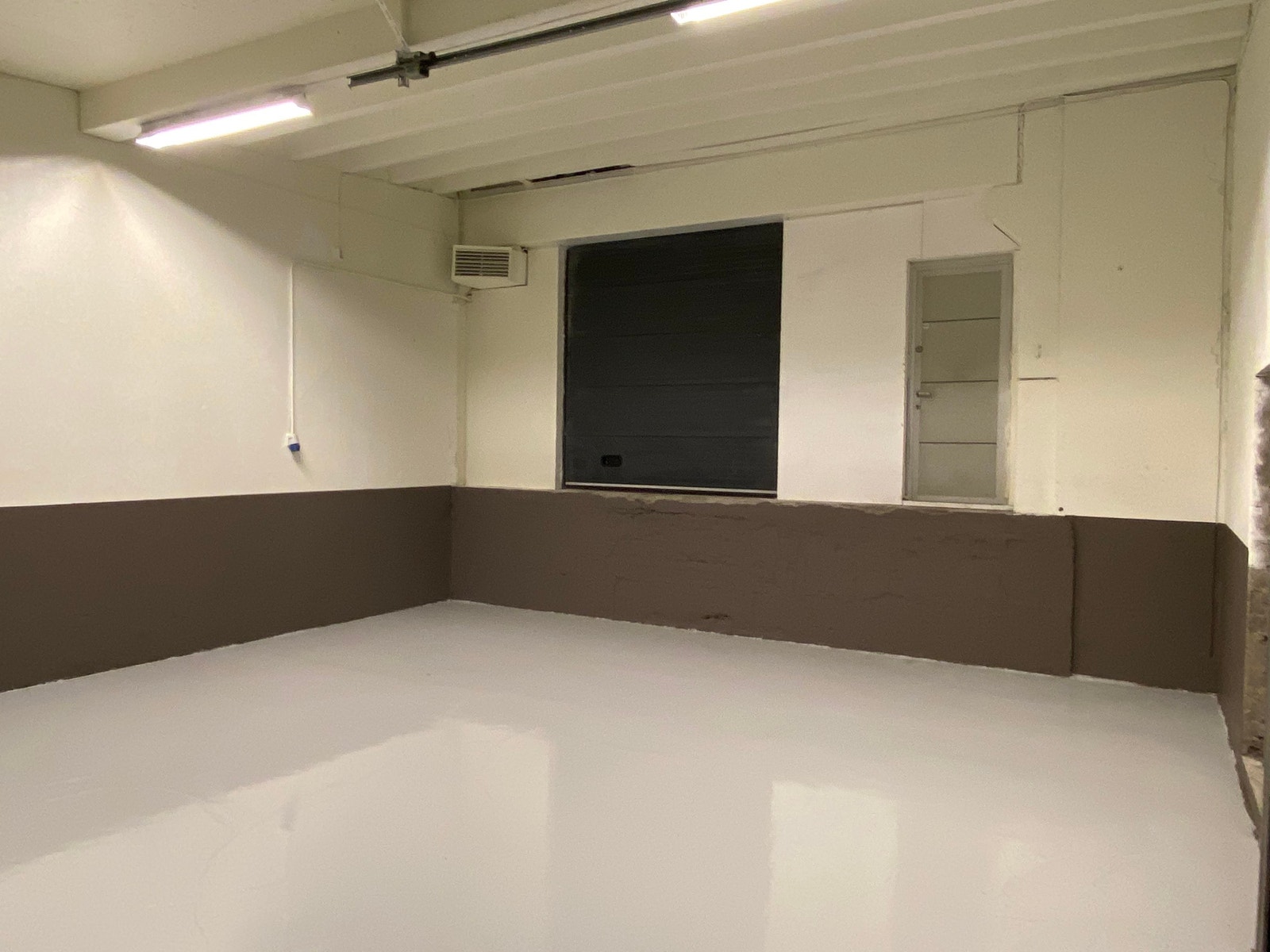 Port i garasje inn til lager/produksjon 1 etg. Fellesareal Galleribilde